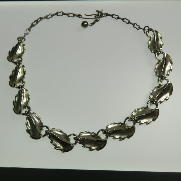 Vintage Noveau Leaf Link Choker Necklace - Picture 4 of 6